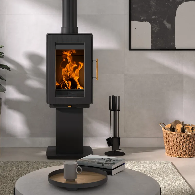 Hergom Glow Kaminofen Gusseisen Schwarz mit Standfuß Knallerangebot